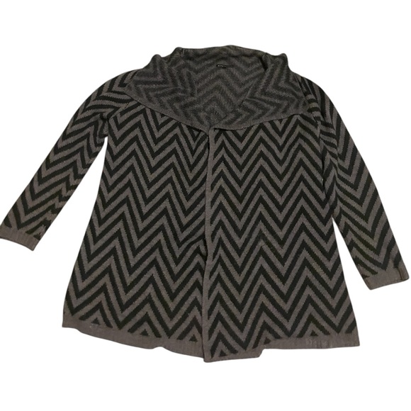 EUC Women’s XL Napa Valley Black & Gray Chevron Zig Zag Cardigan - Picture 3 of 6